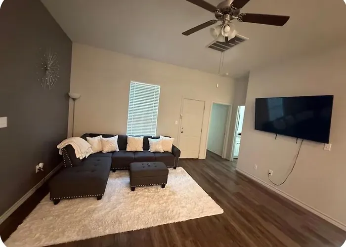Beautiful Modern 3 Bed 2 Bath Holiday home