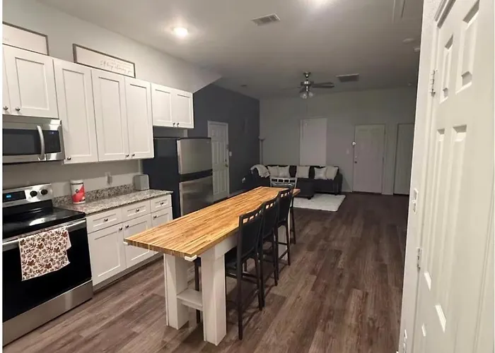 Beautiful Modern 3 Bed 2 Bath