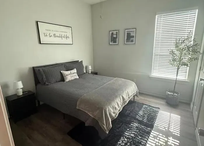 Beautiful Modern 3 Bed 2 Bath