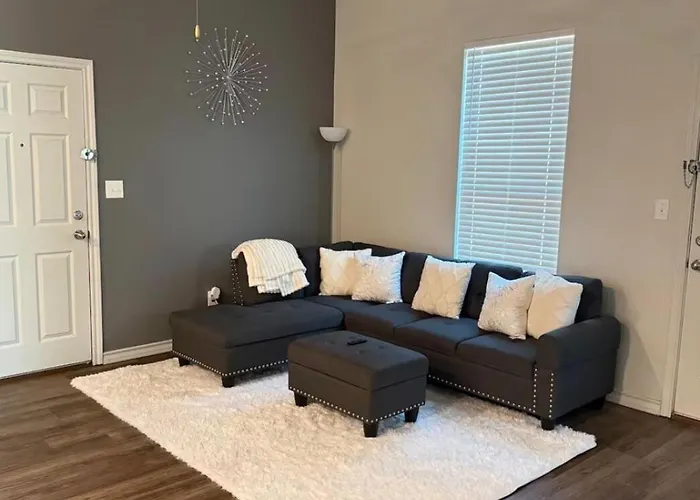 Beautiful Modern 3 Bed 2 Bath Holiday home Fort Worth