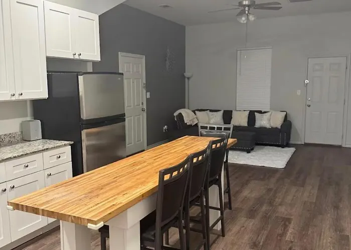 Beautiful Modern 3 Bed 2 Bath Holiday home *