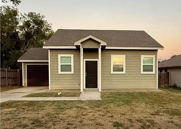 Beautiful Modern 3 Bed 2 Bath Fort Worth